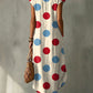 Um vestido em mistura de linho e algodão adornado com estampados coloridos de bolinhas.