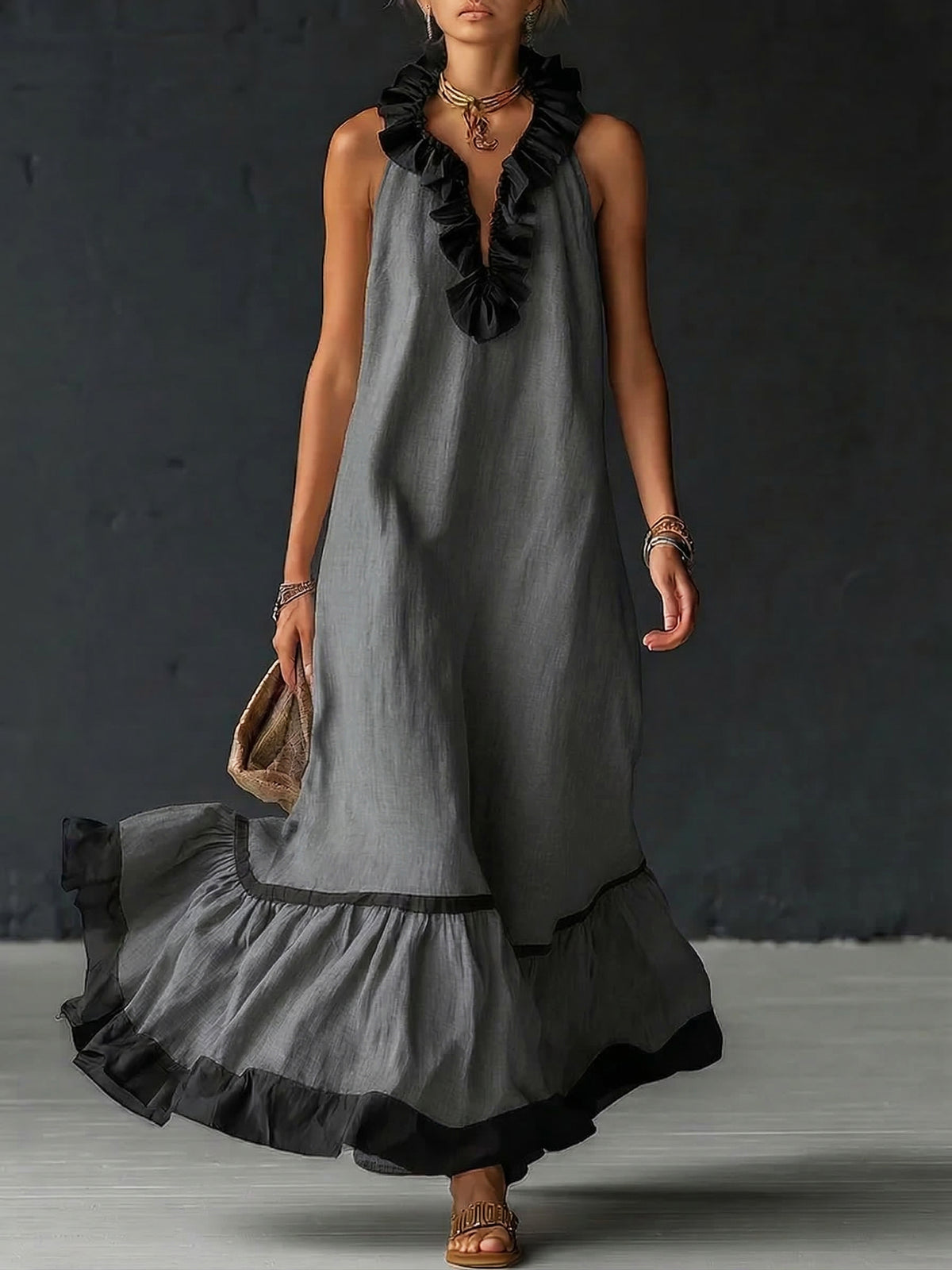 Vestido comprido elegante e romântico com folhos e blocos de cor