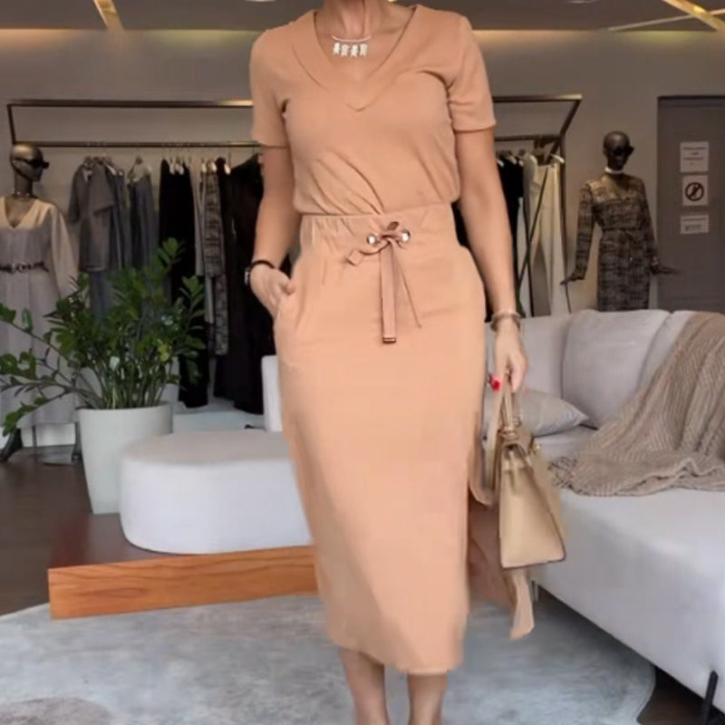 Linda | Conjunto de menina com blusa decote em V e saia