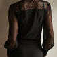 Elegante blusa retro em chiffon com renda e gola alta 2026