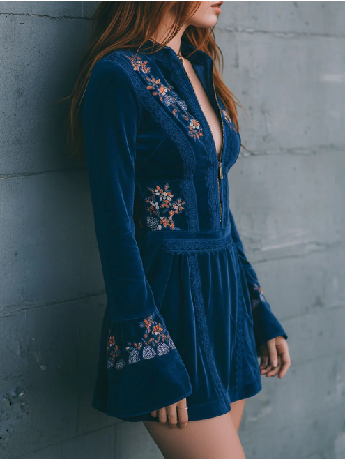 Vestido de veludo azul estilo boémio