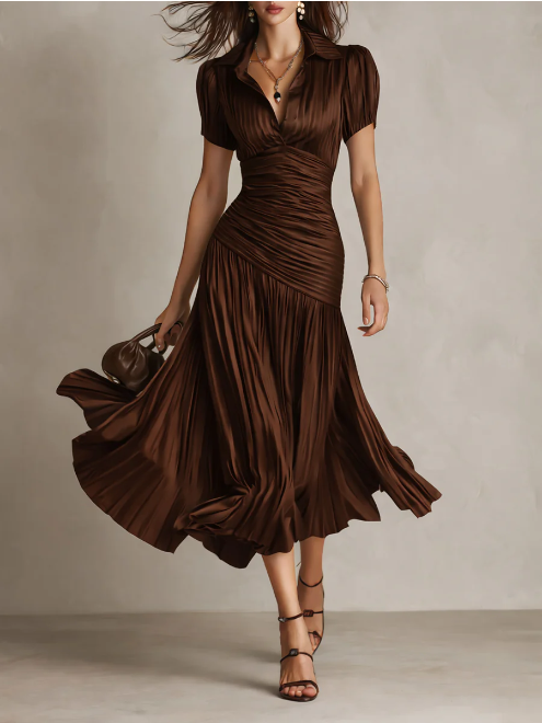 Vestido midi plissado em cetim retro listrado, modelagem justa