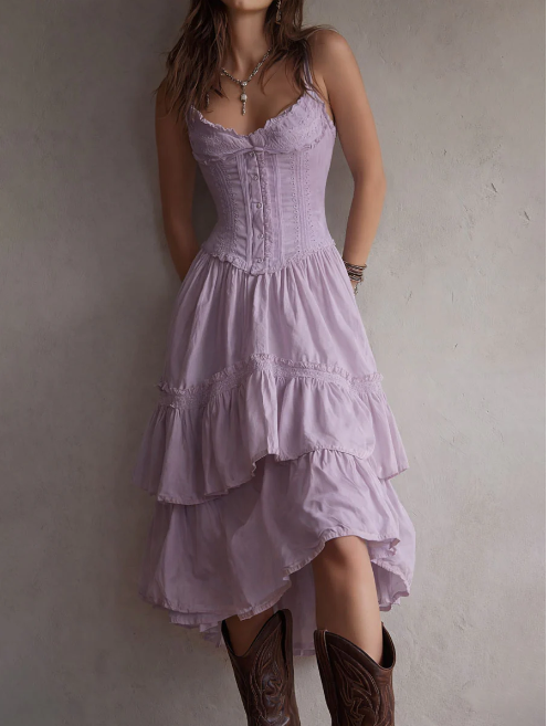 Vestido midi branco retro boho com espartilho em camadas e detalhes em renda.